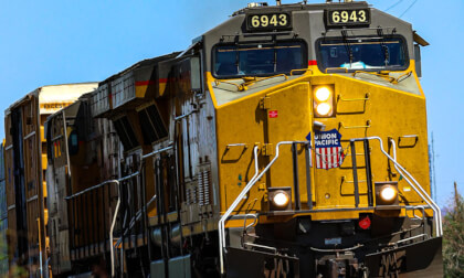 Union Pacific 6943 Charges Through Naviska | VR180