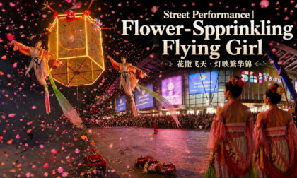 Street Performance | Flower-Sprinkling Flying Girl