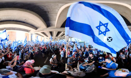 Breaking news: People protest with drums against government Justice reforms, pro democracy