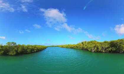 VR-Belize-Shaka-FrontofBoat