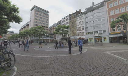 360 VR Fressgass with walking people in Frankfurt