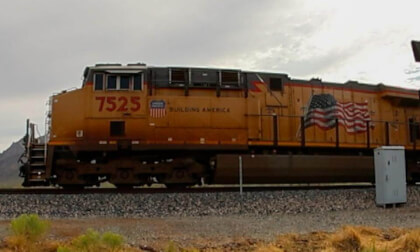 Trackside in VR180: UP Westbound Intermodal at Wymola, Arizona | Wormhole