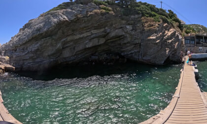 Nature's Radioactive Wonder: A 360° Tour of Ikaria Therme