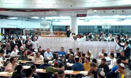 Breaking news: Rabbi Elbaz preaching about the importance of observing the Sabbath while Haredim at the synagogue Or HaChaim Yeshiva reciting Midnight prayers, Slihot 360VR Breaking news: Rabbi Elbaz preaching about the importance of observing the Sabbath while Haredim at the synagogue Or HaChaim Yeshiva reciting Midnight prayers, Slihot 360VR
