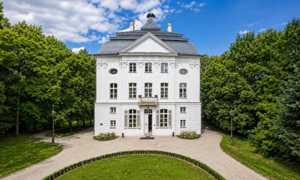 Ostromecko Old Palace, Poland | 8K 360° Aerial Tour