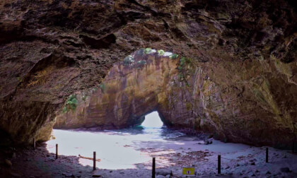 VR180 8k 伊豆 竜宮窟（Ryugu Sea Cave in Shizuoka）