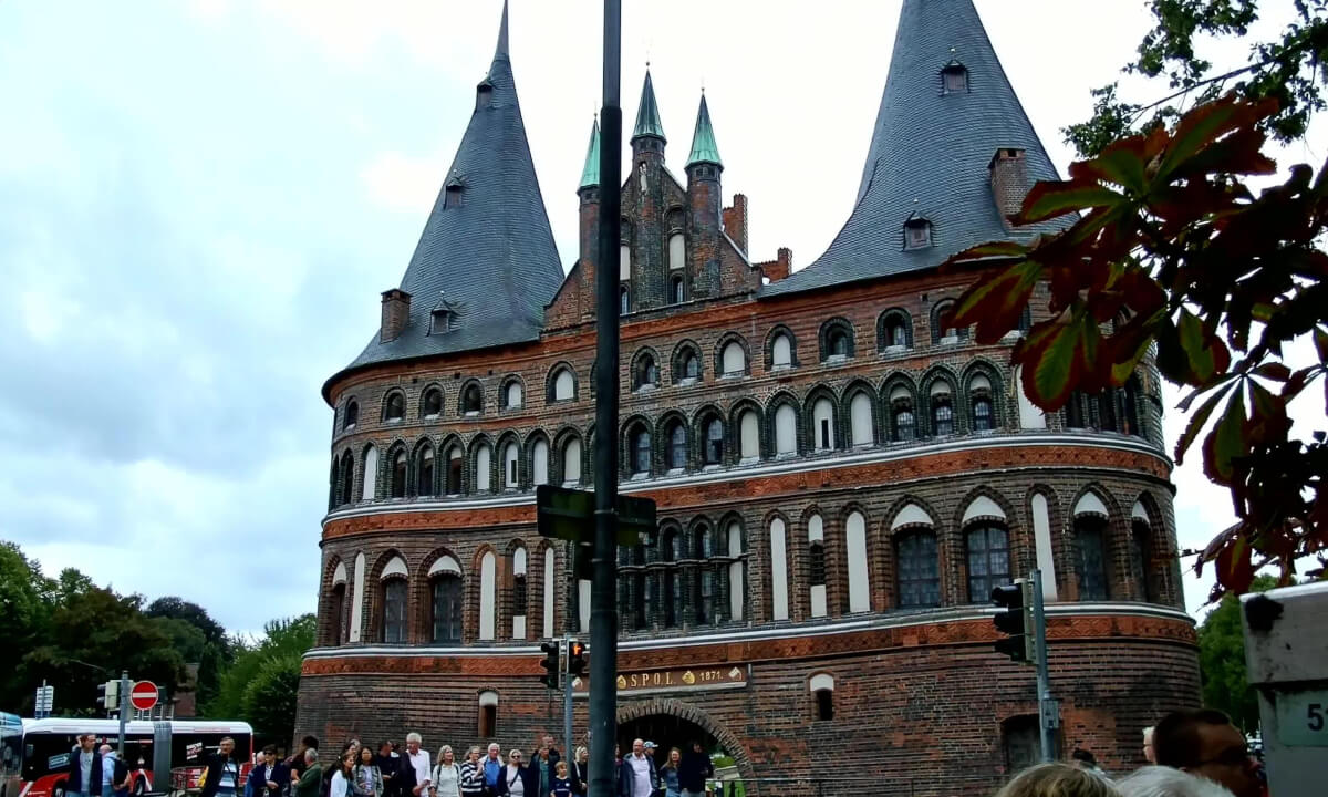 Lübeck & The Holstentor – True 8K 3D SBS !!!
