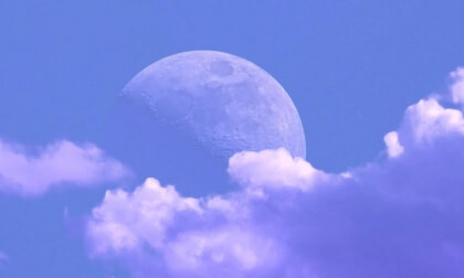 Nex 3D Conversion: Moonrise above the Clouds