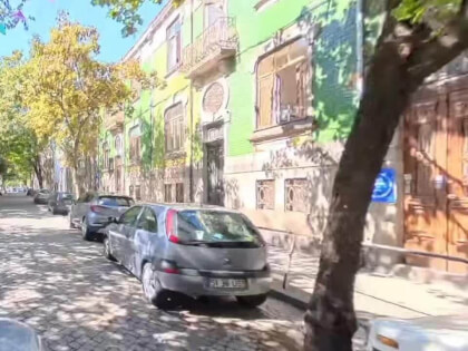 Europheu, aqui vai outro modelo que funciona muito bem. Título: "Passeio Descontraído pelo Porto | Descobrindo Novos Cantos em 360".