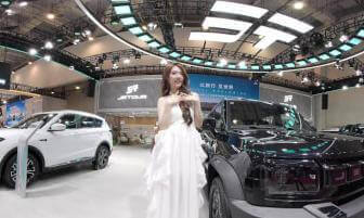 A sweet young lady with a healing smile at the Qingdao Auto Show