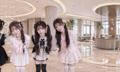 What It Feels Like to Be Surrounded by 6 Schoolgirls [360° VR POV]