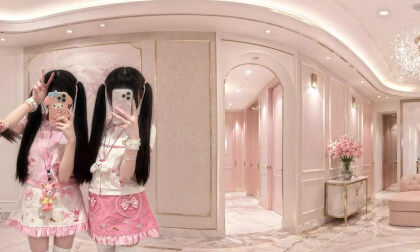 What It Feels Like to Be Surrounded by 6 Schoolgirls [360° VR POV]