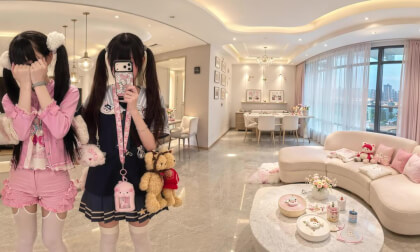 What It Feels Like to Be Surrounded by 8 Schoolgirls [360° VR POV]