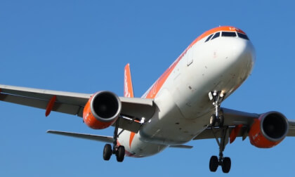 Interactive 360 landing into Skiathos of an Easyjet A320