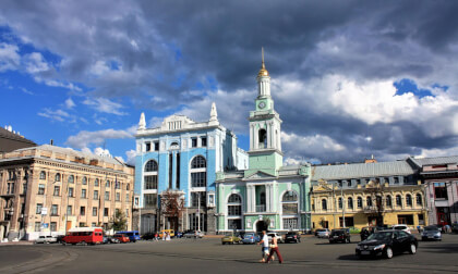 Kyiv Podil 360° VR Walk | Kontraktova Square to Funicular & Dnipro River Port