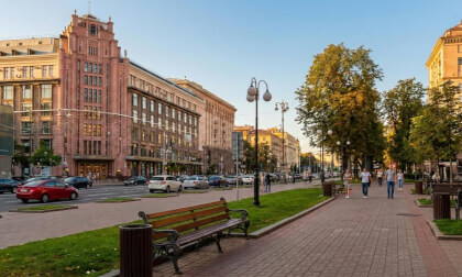 Kyiv 360° VR Tour: Khreshchatyk, Independence Square & Globus Viewpoint