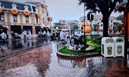 WALKING IN THE RAIN WITH Music
