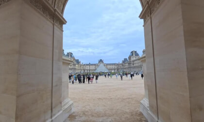 In front of Le Louvre | 360 Video
