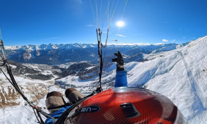 360° 8K Paragliding #396: Icy winter soaring with blue skies above Schönjoch / Fiss