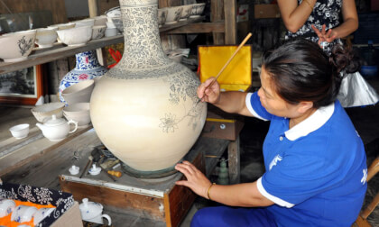 Clay Painting In Market | Vietnam Clay Painting In Market | Vietnam