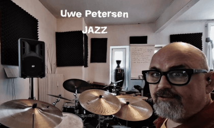 Uwe  Petersen explains Jazz in VR180 3D captured with the CALF Cam VR Video Uwe  Petersen explains Jazz in VR180 3D captured with the CALF Cam VR