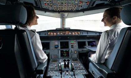 Im Cockpit eines Lufthansa Airbus A320 Im Cockpit eines Lufthansa Airbus A320