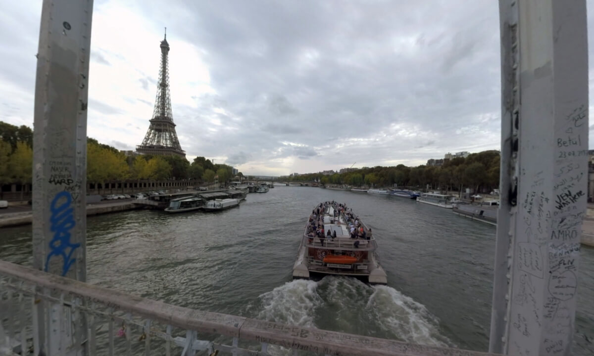 360 VR Observing Seine river and Eiffel Tower from Debilly Footbridge, Paris