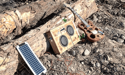 DIY SOLAR NO BATTERY GUITAR AMP TEST on Side of La Durance River