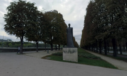 360 VR City view with Place du Canada and memorial in Yerevan Garden, Paris