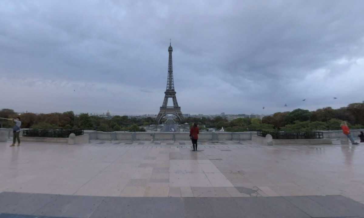 360 VR View to Eiffel Tower from Trocadero, Paris
