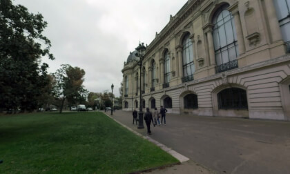 360 VR Petit Palais and people walking through the garden outside, France