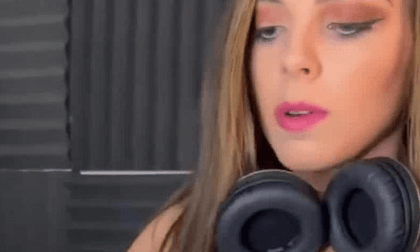 A.I. DJ Girl VR Video A.I. DJ Girl VR