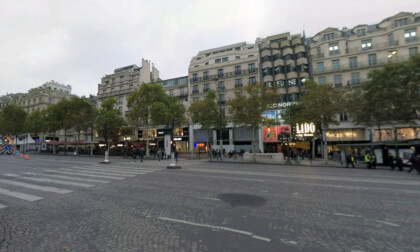 360 VR People walking in the street and police closing road for transport, Paris