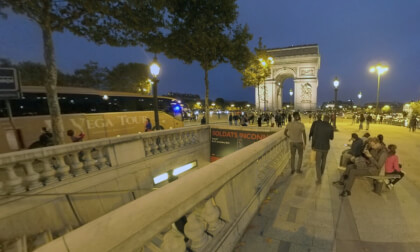 360 VR Paris at night. View to Arc de Triomphe and people walking in the street