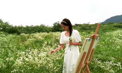 A Girl is Painting Outdoor VR Video A Girl is Painting Outdoor VR