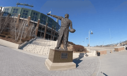 Curly Lambeau statue - Green Bay WI - VR 3D 180 VR Video Curly Lambeau statue - Green Bay WI - VR 3D 180 VR