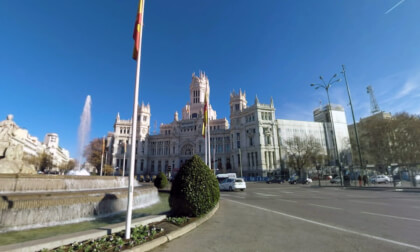 360 VR Plaza de Cibeles with Madrid City Hall, fountain and car traffic, Spain