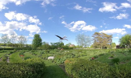 Labyrinth Garden - West Bend WI - VR 3D 180 VR Video Labyrinth Garden - West Bend WI - VR 3D 180 VR