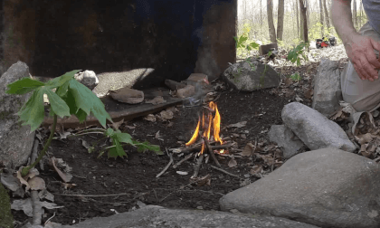 Camping in the woods - VR 3D 180 VR Video Camping in the woods - VR 3D 180 VR