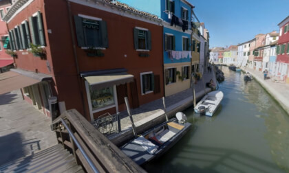 360 VR Burano island with traditional houses along the canal, Italy VR Video 360 VR Burano island with traditional houses along the canal, Italy VR