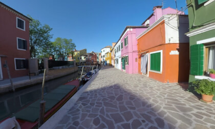 360 VR Traditional houses along canal and Leaning Bell Tower in Burano, Italy VR Video 360 VR Traditional houses along canal and Leaning Bell Tower in Burano, Italy VR
