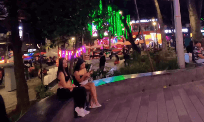 Colombia Hot Night walk Park Lleras Medellin #131 Just Walk VR Colombia Hot Night walk Park Lleras Medellin #131 Just Walk VR