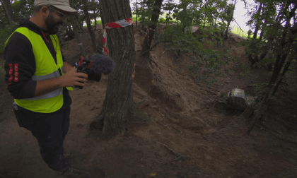 Offroad driver swears after codriver tells him to go flat out before steep descent VR Video Offroad driver swears after codriver tells him to go flat out before steep descent VR