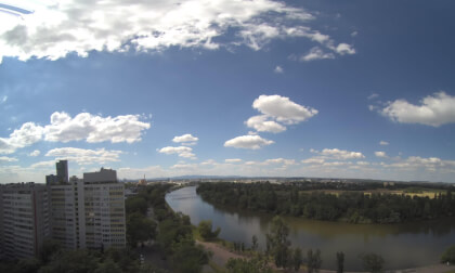 on the roof of a 14-story high-rise building VR Video on the roof of a 14-story high-rise building VR