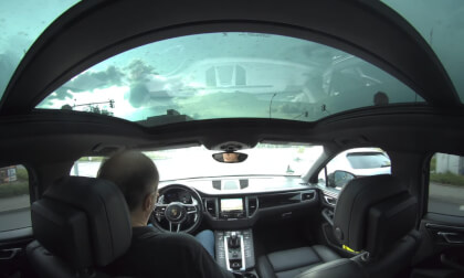 departure from the hardware store Porsche Macan V1000060