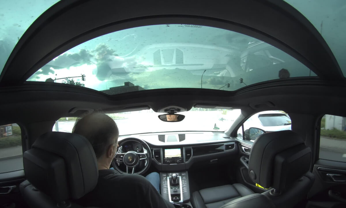 departure from the hardware store Porsche Macan V1000060