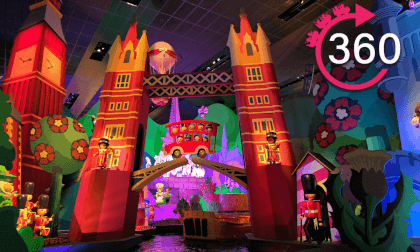 It's A Small World ride at Disneyland Paris VR Video It's A Small World ride at Disneyland Paris VR