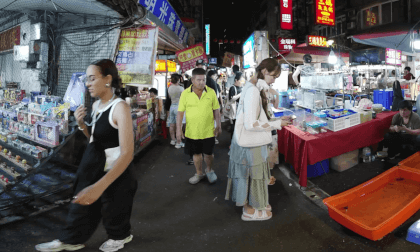 Taipei Night Market Walk and Eat VR Video Taipei Night Market Walk and Eat VR