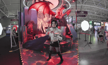A new role of the online game AION named 拳星 VR Video A new role of the online game AION named 拳星 VR