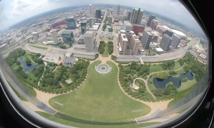 Looking towards city 2 the st Louis Arch VR 3D 180 VID_20240723_133648_00_040